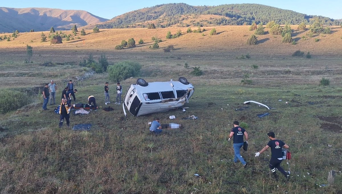 Erzincan'da minibüs devrildi: 1 ölü, 6 yaralı