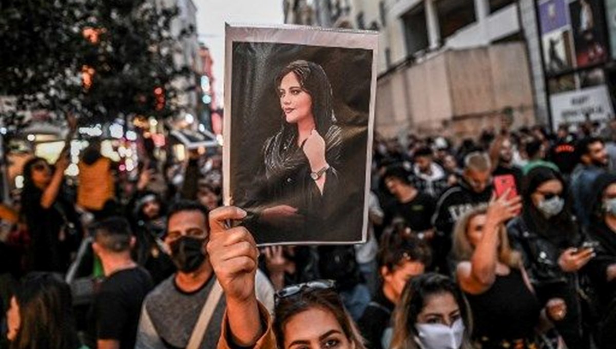 Mahsa Amini'nin amcasına hapis cezası Mahsa Amini'nin amcasına hapis cezası