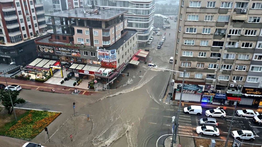 Kuvvetli sağanak birçok ilde hayatı felç etti: Sele kapılan 3 kişi hayatını kaybetti, 1 bebek kayıp - 9