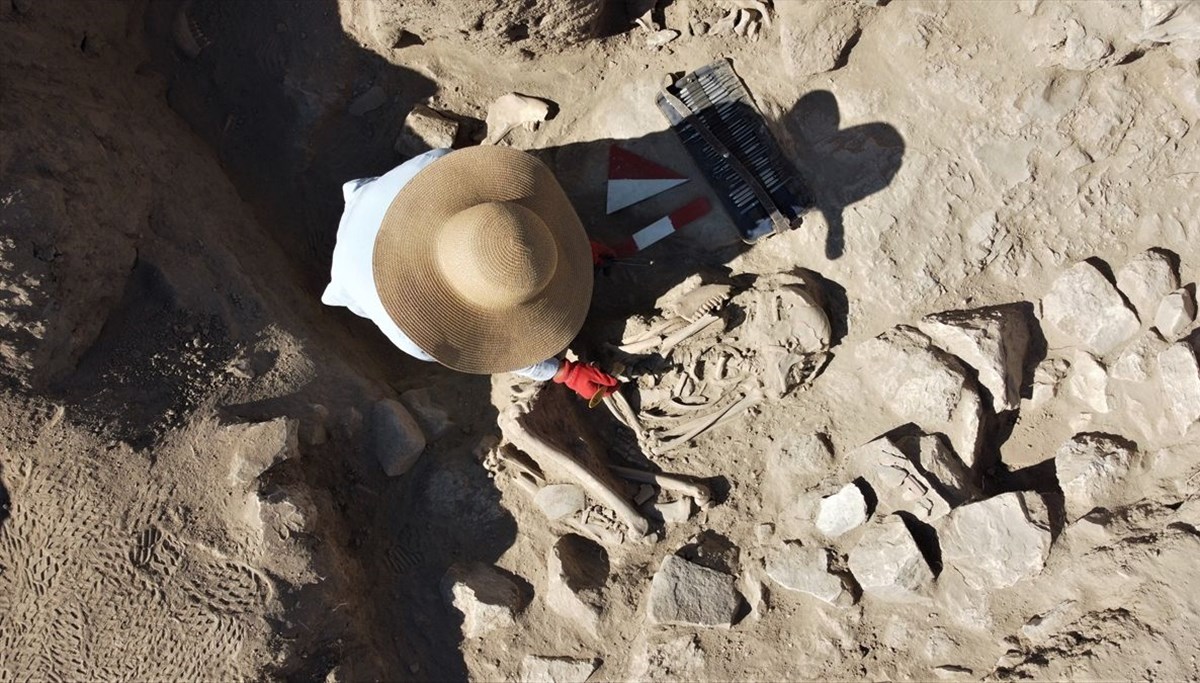 Van'daki İremir Höyüğü'nde Urartu geleneklerini yansıtan 2 mezar bulundu