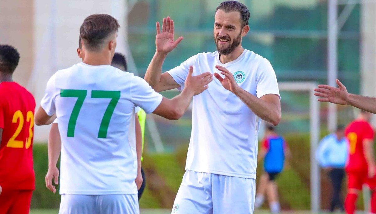 Konyaspor, 5 futbolcuyla sözleşme imzaladı Konyaspor, 5 futbolcuyla sözleşme imzaladı