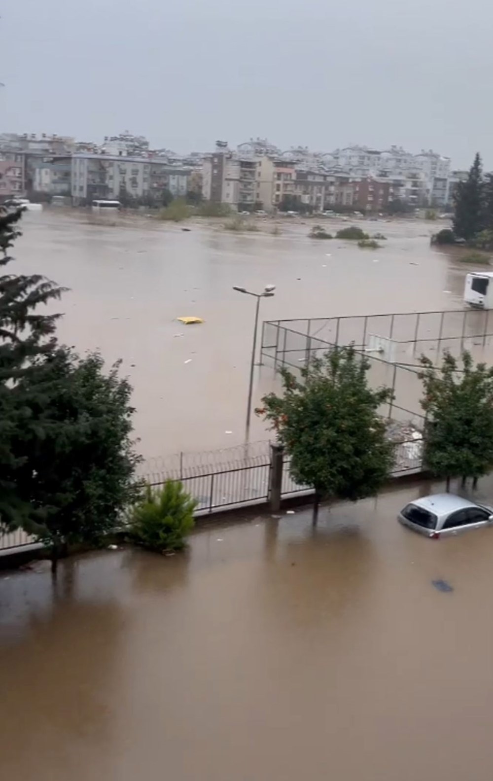 Antalya'da sel ve su baskını: 6  ilçede eğitime ara verildi - 3