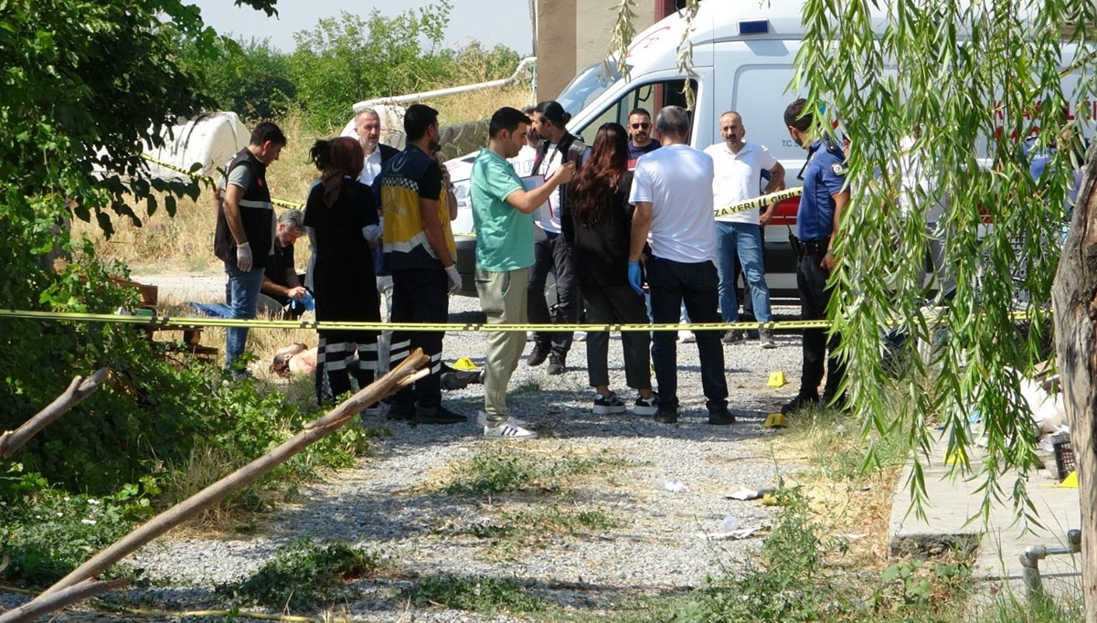 Tavuk çiftliğindeki cinayetin firari zanlısı polise teslim oldu Tavuk çiftliğindeki cinayetin firari zanlısı polise teslim oldu