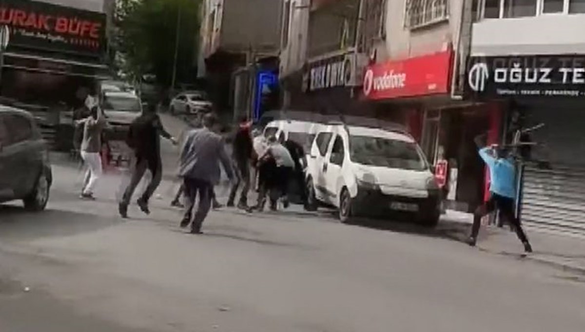 Küçükçekmece’de kuyumcuyu soymaya çalışan hırsıza linç girişimi Küçükçekmece’de kuyumcuyu soymaya çalışan hırsıza linç girişimi