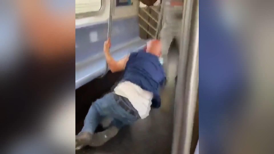 ABD'de metroda bıçaklı saldırı: 2 yaralı - 2