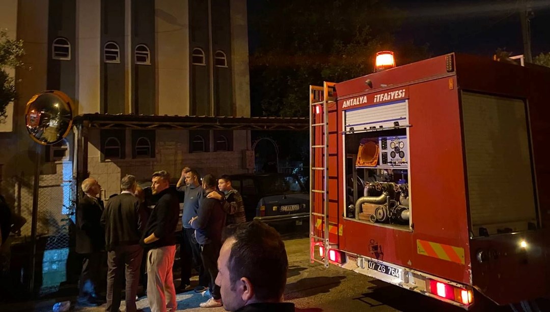 Kendi düğünlerindeyken evlerinde yangın çıktı