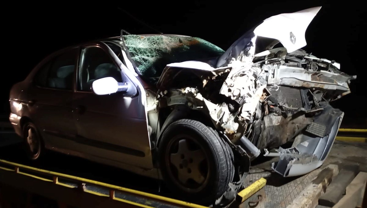 Ankara'da kamyonla çarpışan otomobildeki karı-koca hayatını kaybetti Ankara'da kamyonla çarpışan otomobildeki karı-koca hayatını kaybetti
