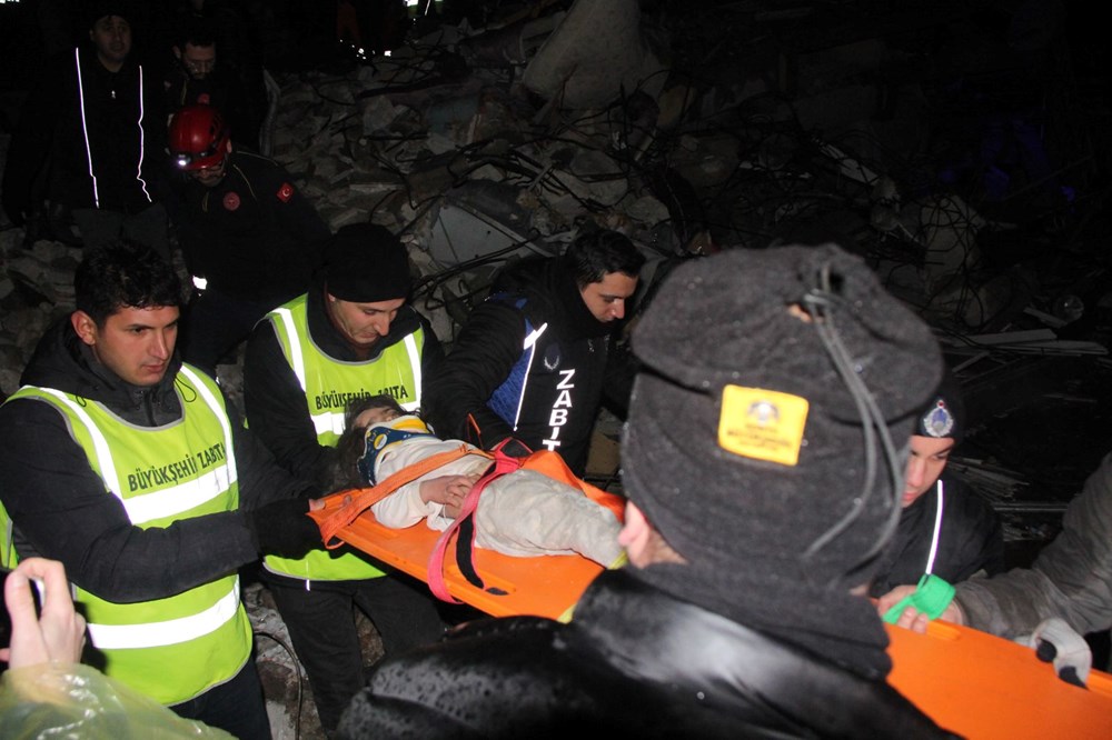 Enkaz altındakiler için zamana karşı yarış - 38