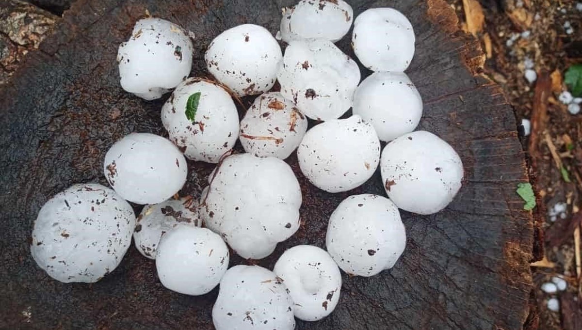 Kastamonu'da ceviz büyüklüğünde dolu yağdı