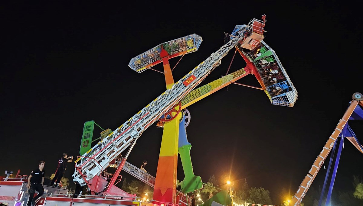 Lunaparkta panik: Bir saat havada asılı kaldılar