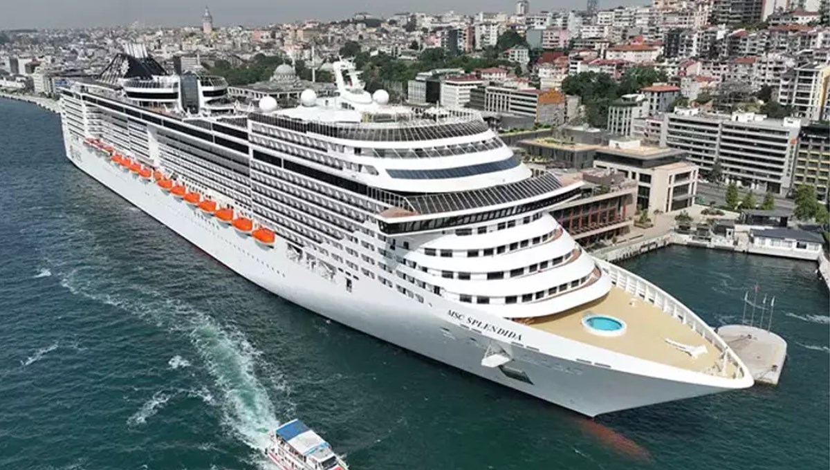 Dev kruvaziyer gemi Galataport İstanbul'da Dev kruvaziyer gemi Galataport İstanbul'da