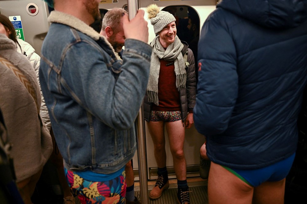 Londra'da 'Pantolonsuz Metro Günü' eğlencesi - 15
