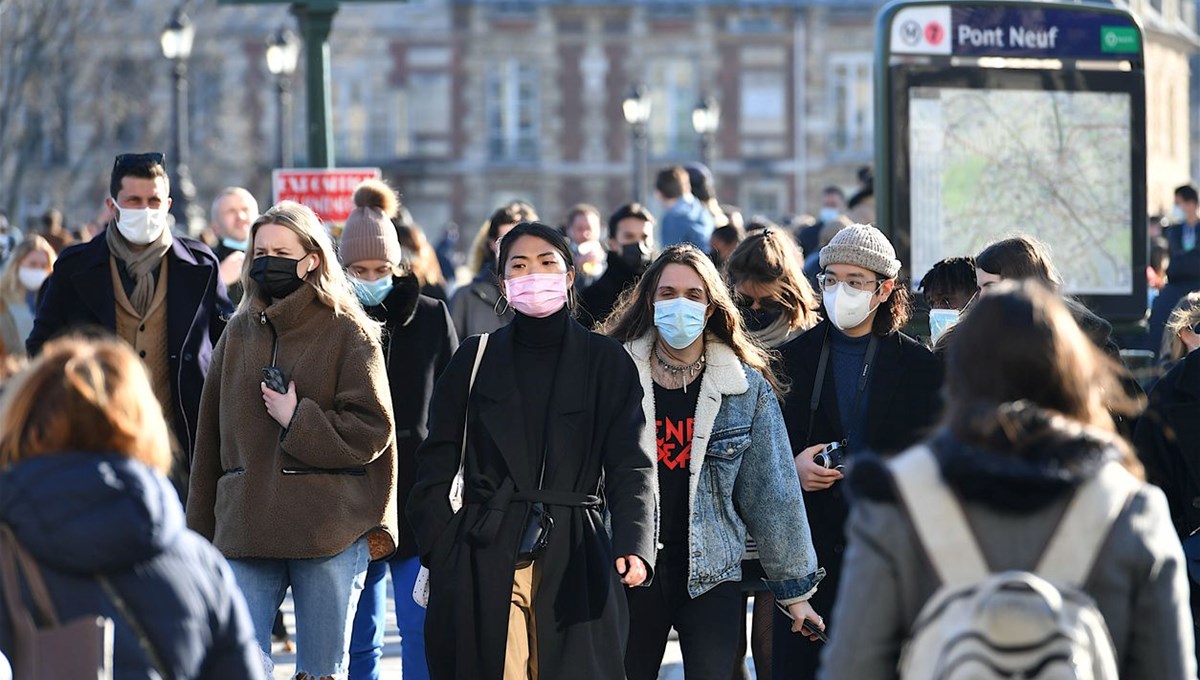 Fransa, Covid-19 kısıtlamalarını gevşetiyor: Maske zorunluluğu kaldırıldı