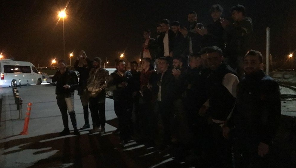 Asker uğurlaması otogar dışında devam etti