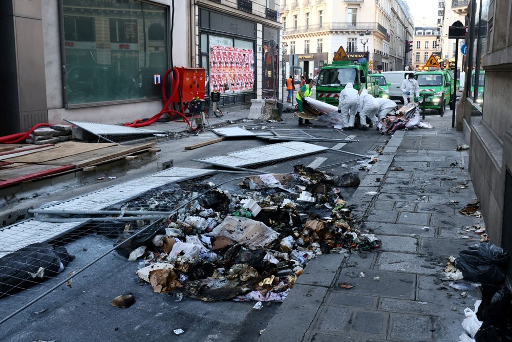 Şiddetli protestolar Paris'in ünlü sokaklarını çöplüğe döndürdü: Kral Charles ziyareti erteledi - 17