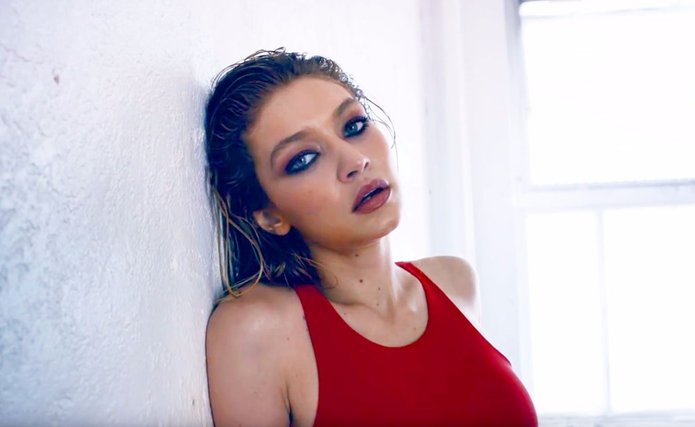 Gigi Hadid hayranlarını ikiye böldü Başkaldırı mı ihmalkarlık mı