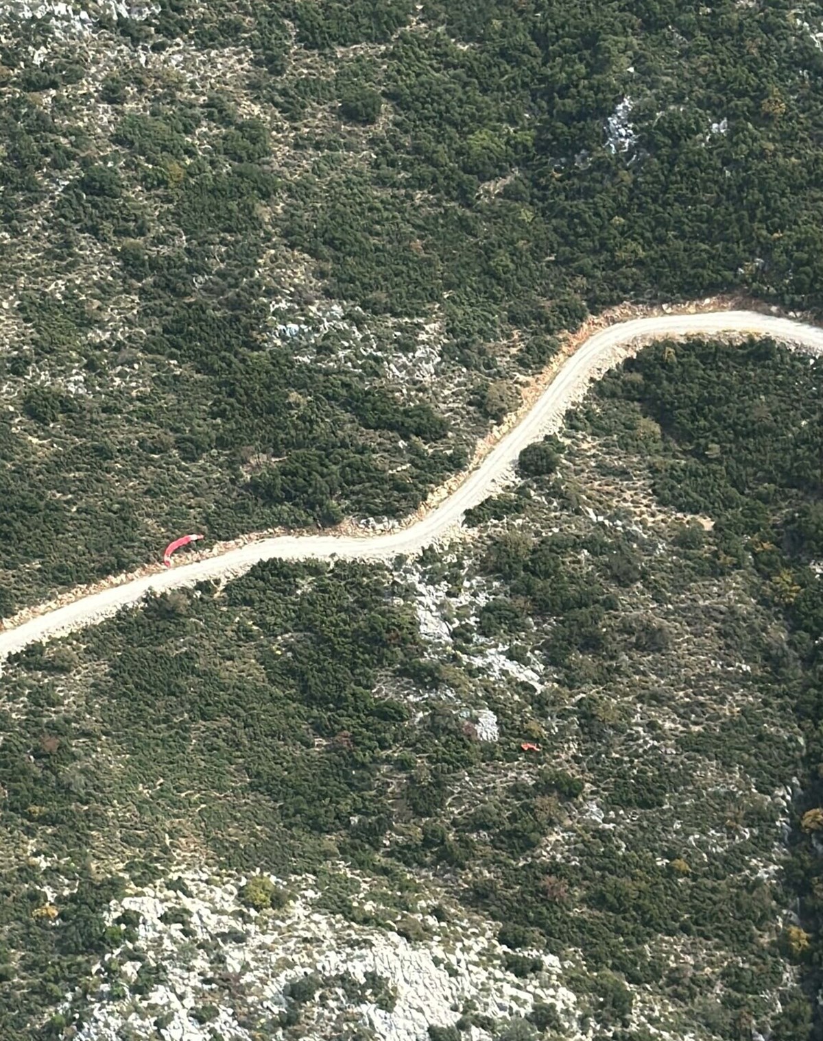 Rus paraşütçünün düştüğü alan diğer paraşütçüler tarafından görüntülendi.