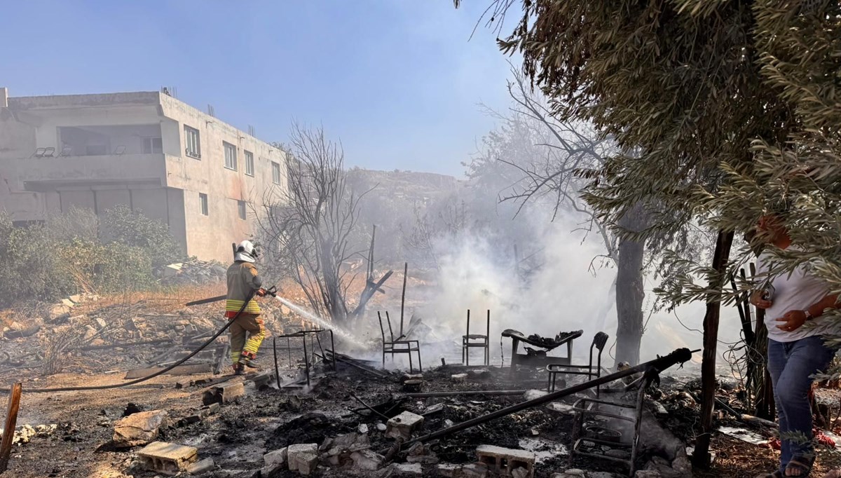 Hatay'da bahçeden eve sıçrayan yangın söndürüldü