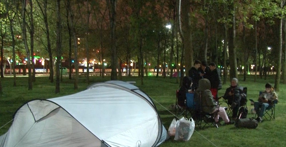 Deprem korkusuyla ikinci gece: Vatandaşlar çadırda kalmaya devam etti - 2