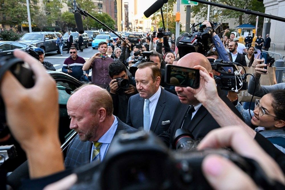 Hollywood'a resmen geri döndü! Kevin Spacey artık yönetmen koltuğunda - 4
