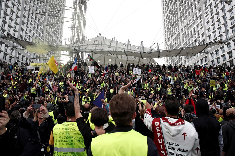 Fransa'da sarı yelekliler gösterilerin 21. haftasında sokaklarda - 1