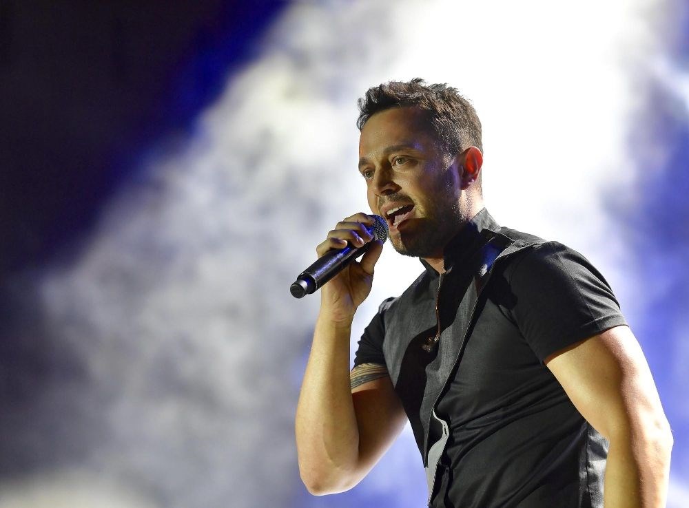 Demet Özdemir'den Şaşırtan Stil Değişikliği: Tek Gecelik İmaj Macerası! 267 puComrVNAEOHZOr6KRmewA