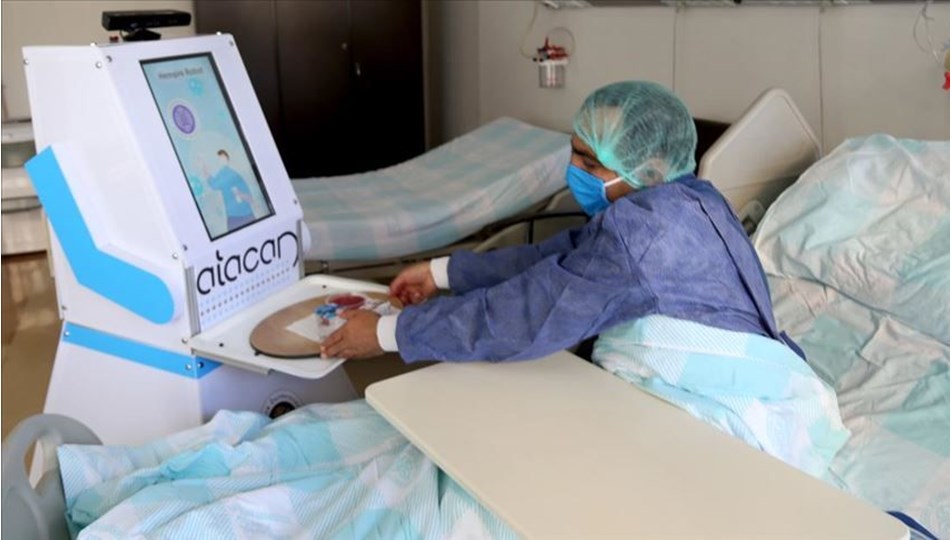 Covid-19 hastalarının hemşire robotu 'Atacan' göreve başladı