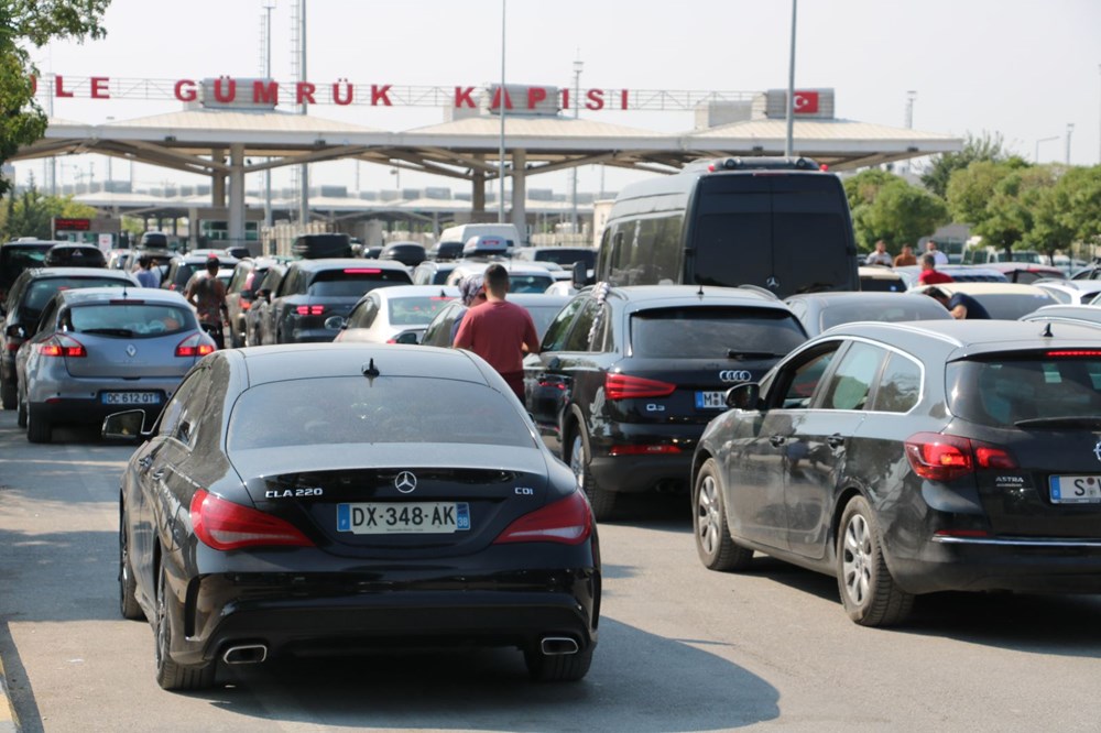 Gurbetçilerin dönüş çilesi: Sınırda uzun kuyruk - 13