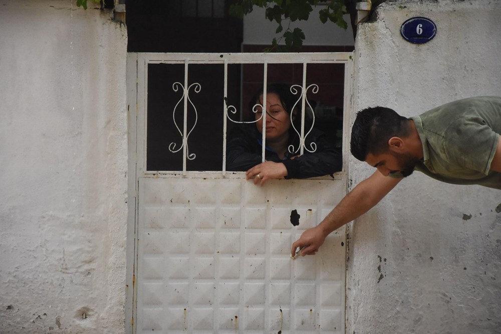 İzmir'de sağanak: Dereler taştı, evleri su bastı