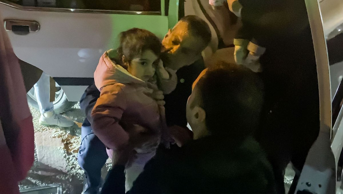 AK Parti Elazığ Milletvekili Keleş, boğazına şeker kaçan çocuğu Heimlich manevrasıyla kurtardı