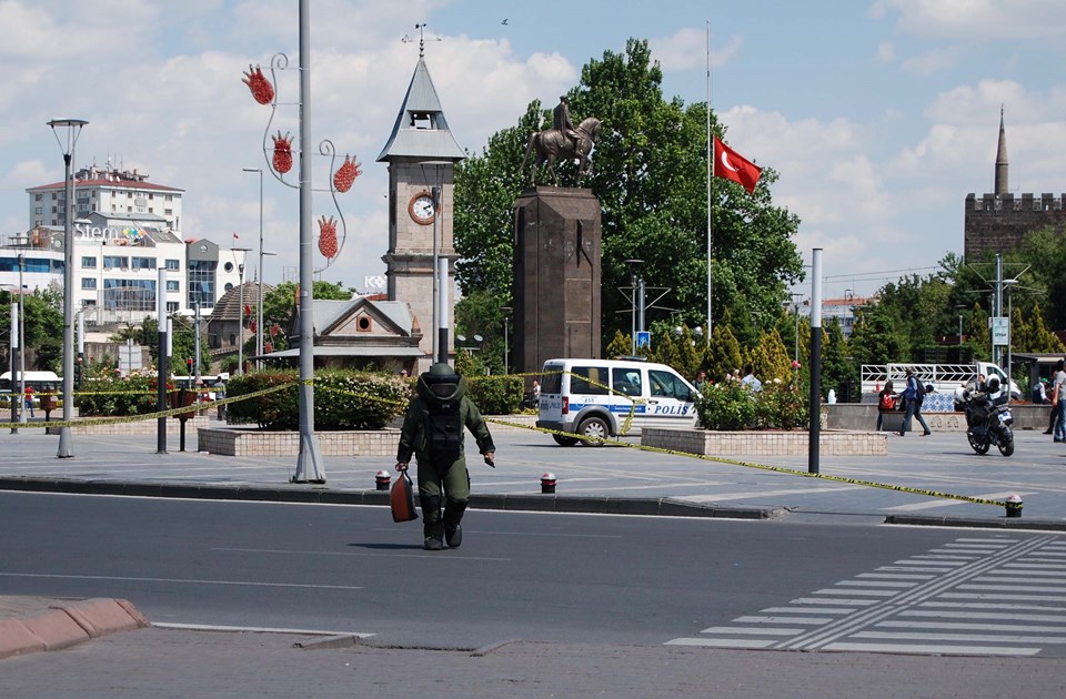 Kayseri kent meydanında şüpheli elektrikli süpürge paniği - 1