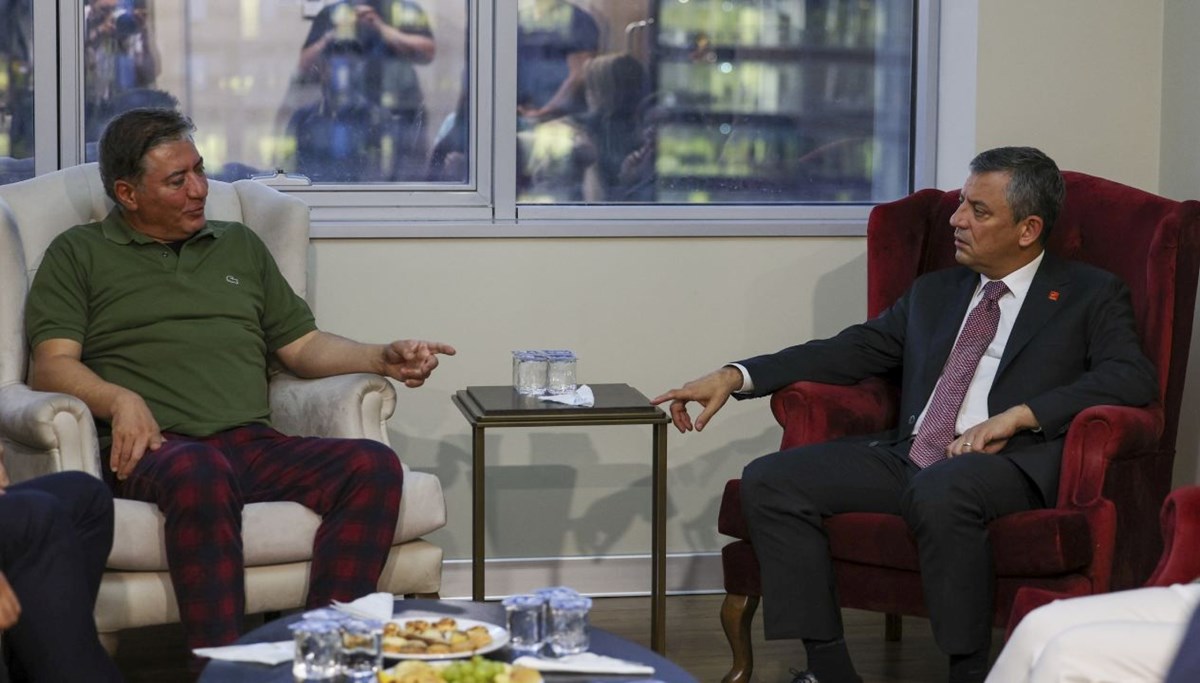 Özel, Murat Emir'i hastanede ziyaret etti