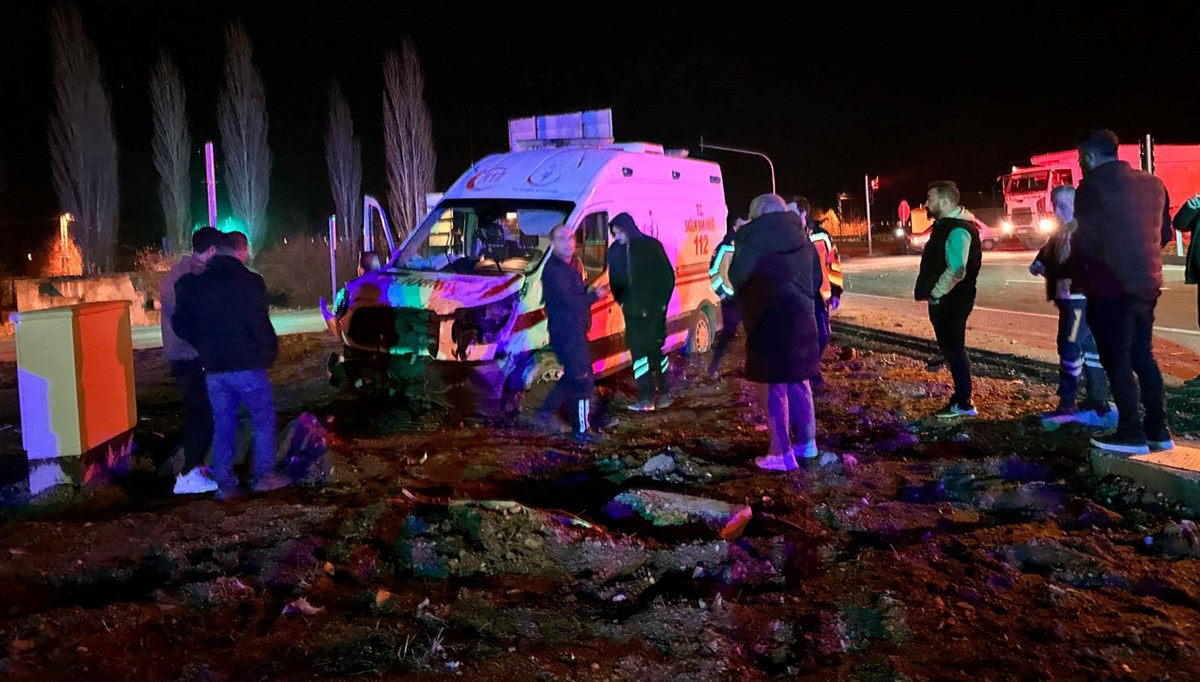 Kahramanmaraş'ta ambulans ile otomobil çarpıştı: 9 yaralı