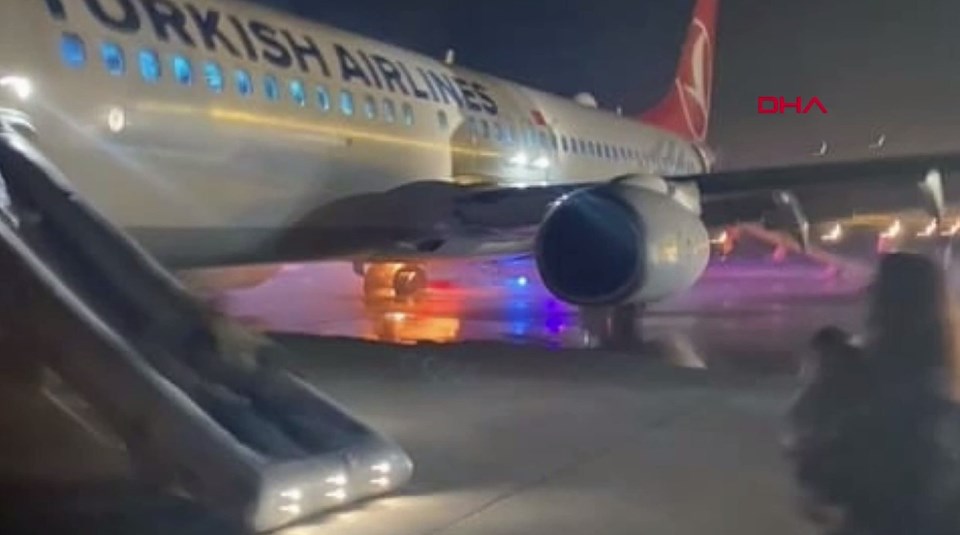 İstanbul Hatay seferini yapan THY uçağının lastiği iniş sırasında patladı - 1