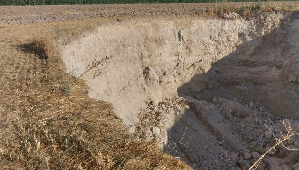 Konya’daki obruklara yenisi eklendi: 50 metre çapında, 40 metre derinliğinde