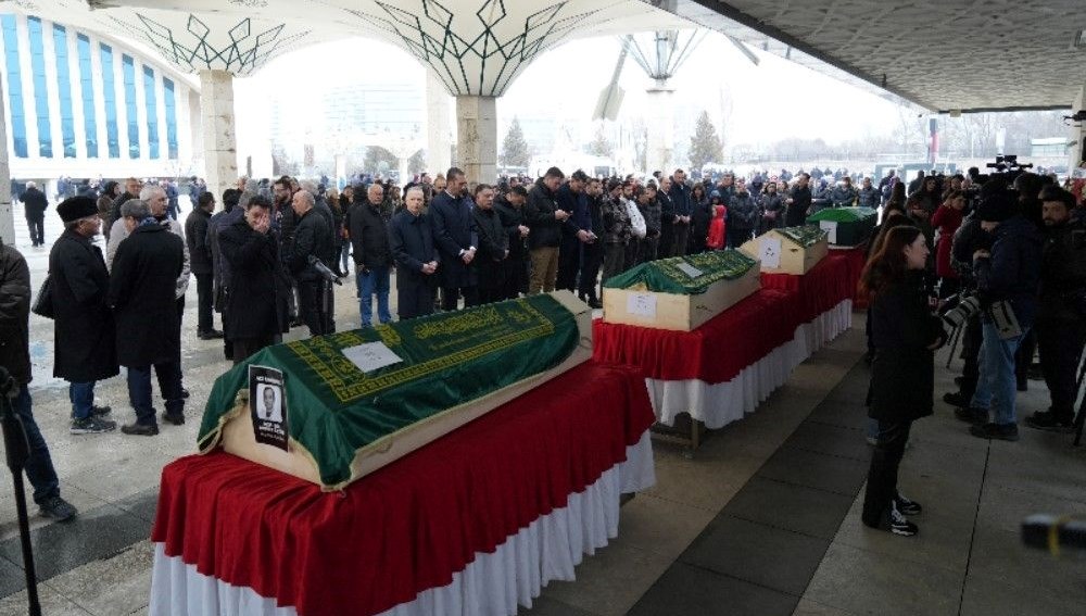 En acı veda: Yangın faciasında can verenler son yolculuklarına uğurlanıyor