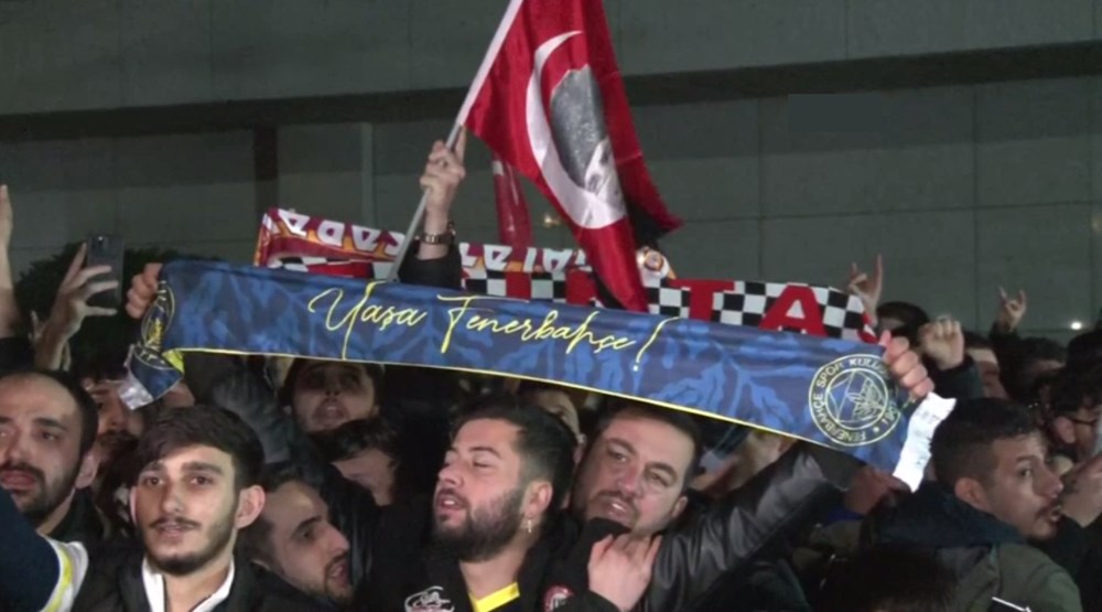 Fenerbahçeli ve Galatasaraylı taraftarlar havalimanlarına akın etti - 7