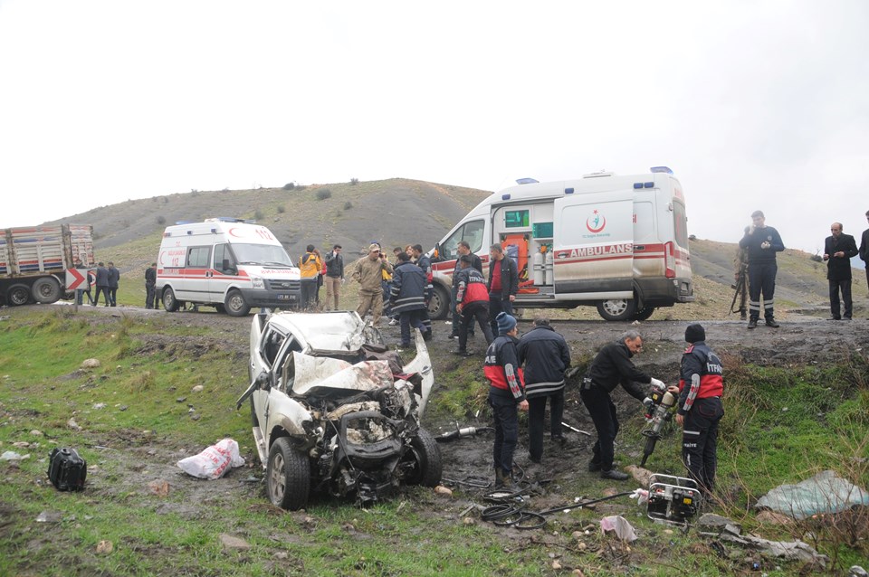 Cizre'de feci kaza: 4 ölü, 2 yaralı - 2