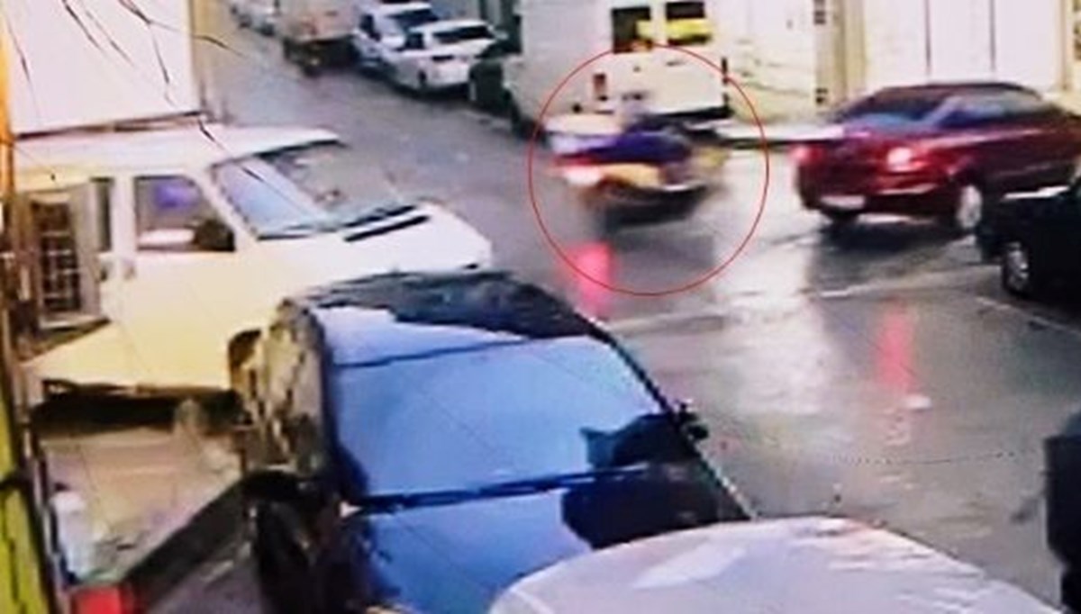 Ters yönden çıkan otomobile çarpmamak için kaza yaptı