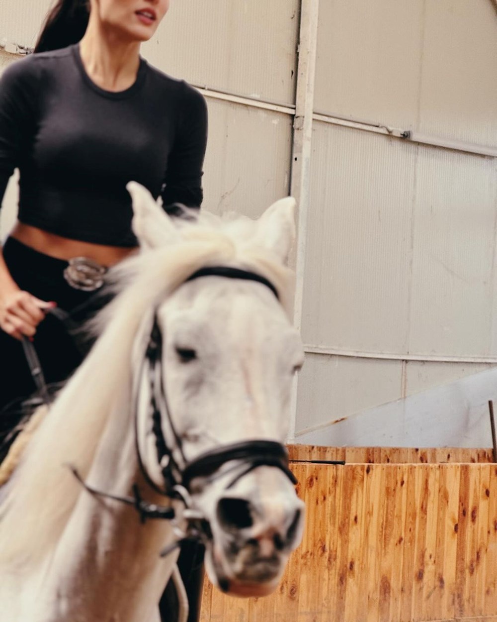 Hande Erçel ata bindiği anları paylaştı - 4