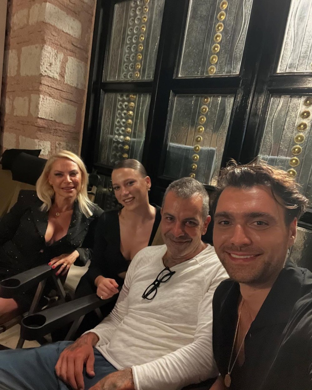 Serenay Sarıkaya'nın set pozlarına büyük ilgi - 9