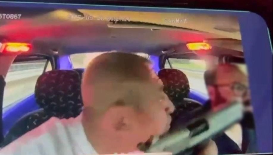 Takside korku dolu anlar: Silah zoruyla takip ettirdi