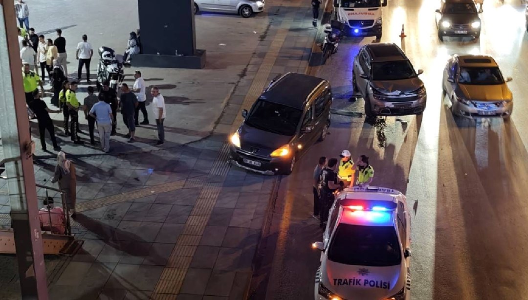 Trafik kazası sonrası kavga: 4 yaralı