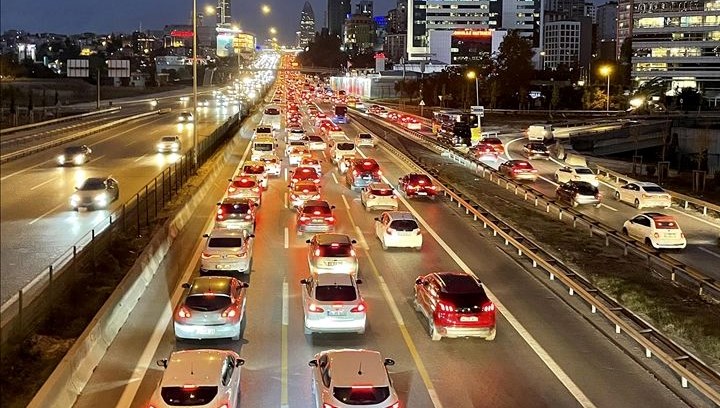 İstanbul'da trafik yoğunluğu yüzde 90'a çıktı