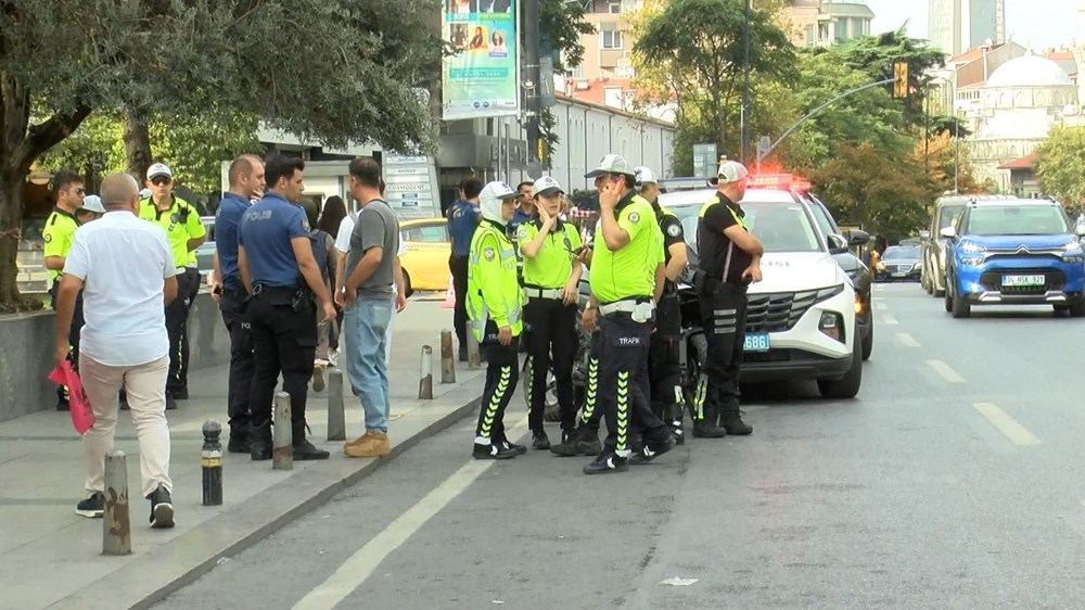 Şişli’de polis aracı kaldırımdaki iki kadınaçarptı: Bir ölü, bir ağır yaralı - 5