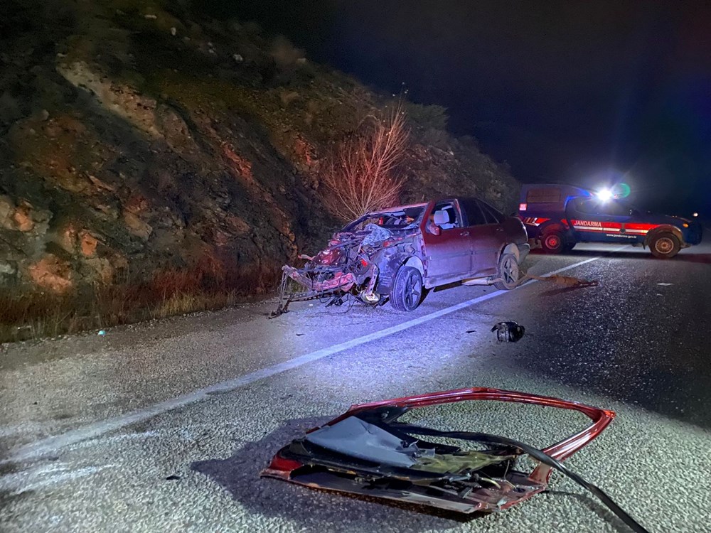 Erzincan'da feci kaza: 2 ölü, 7 yaralı - 7