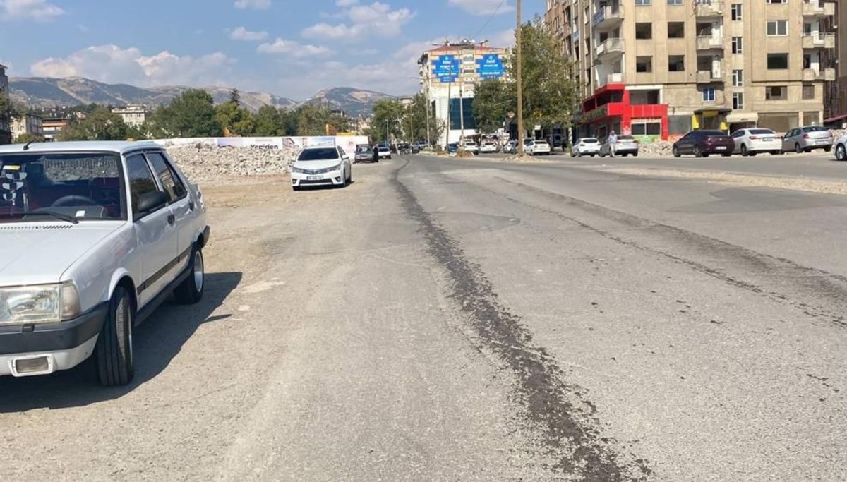 Enkaz kaldırma çalışmaları bitti, şehrin en işlek noktası artık bomboş