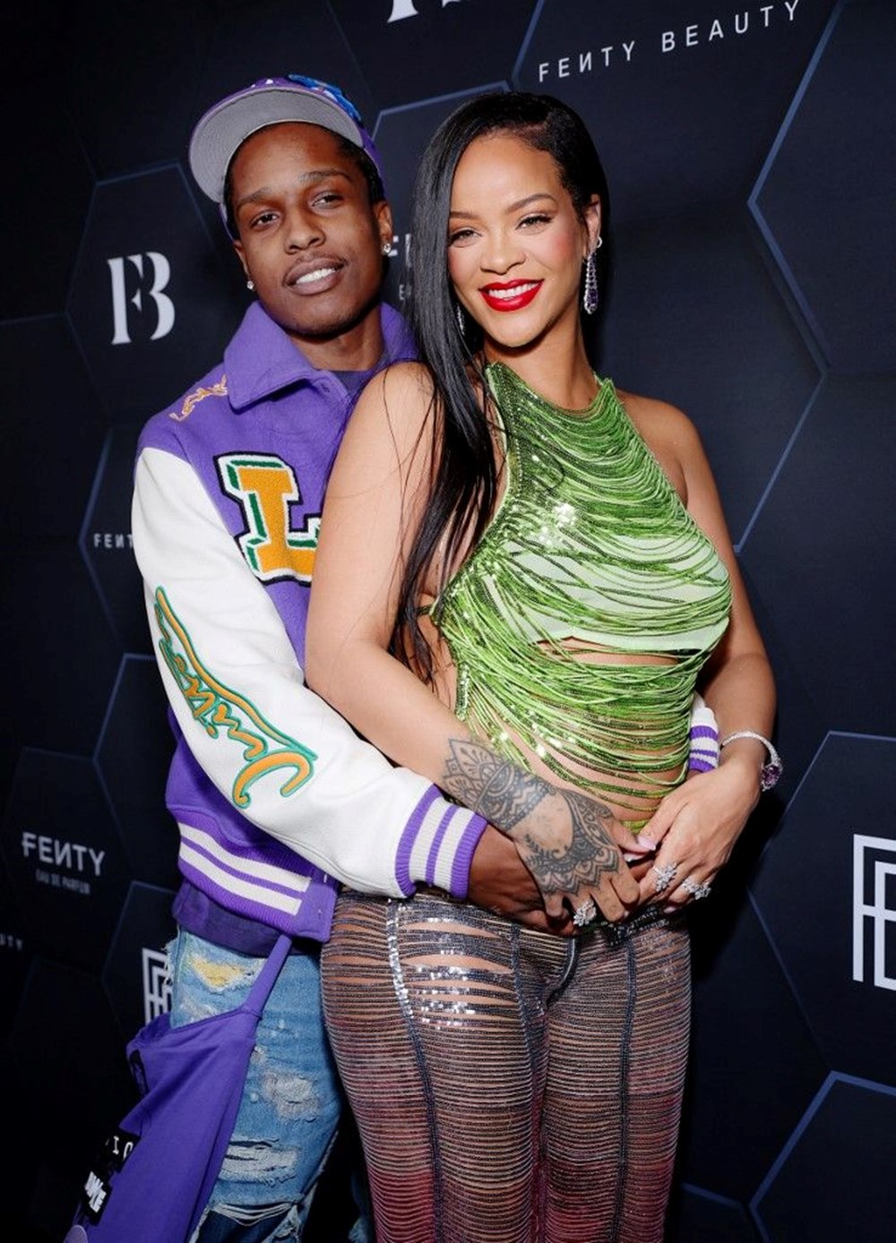 Rihanna ikinci kez anne oldu - 3