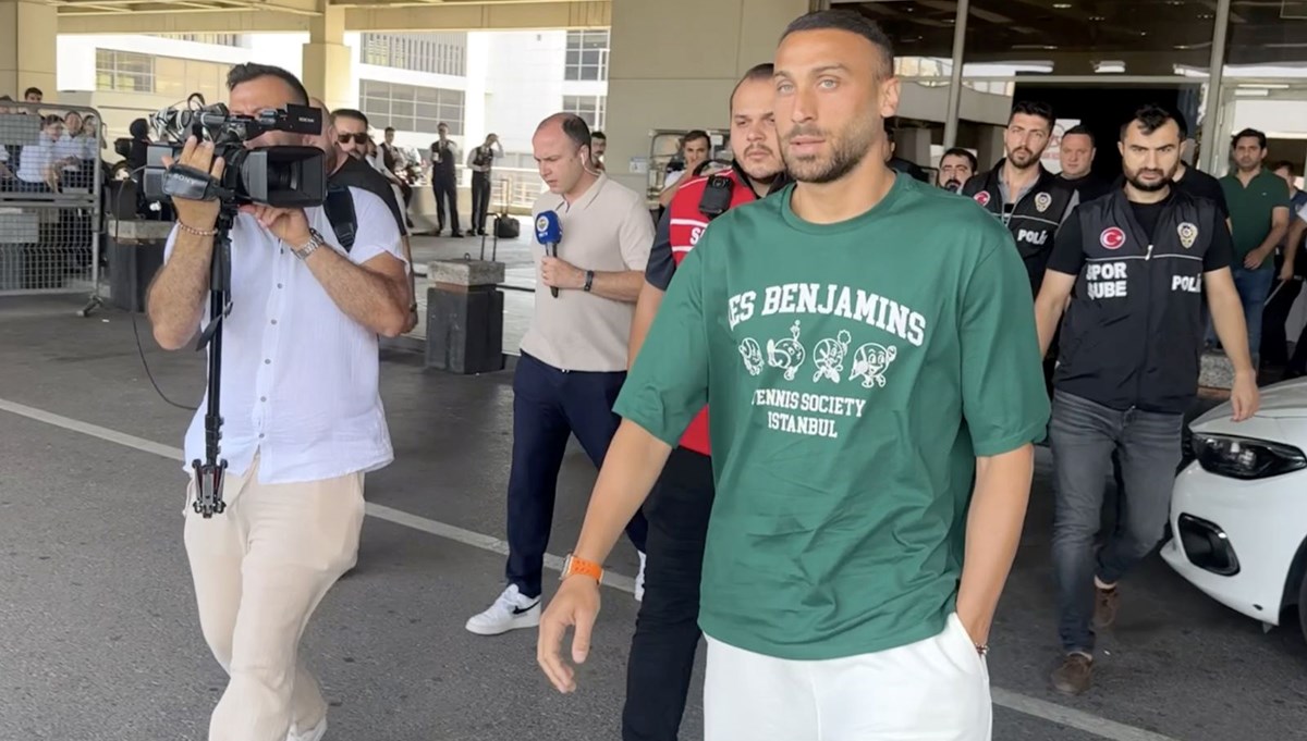 Fenerbahçe'nin prensip anlaşmasına vardığı Cenk Tosun, İstanbul'da