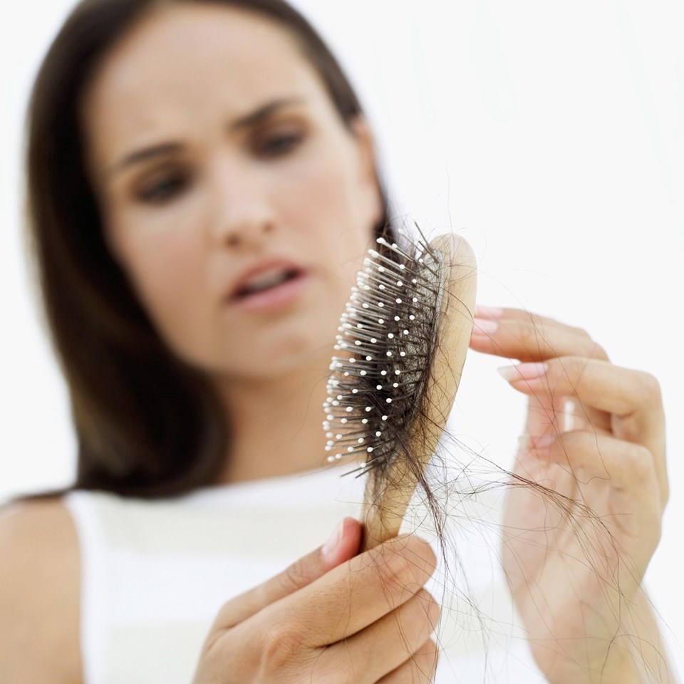 Kadın tipi saç dökülmesi neden olur? - Sağlık Haberleri